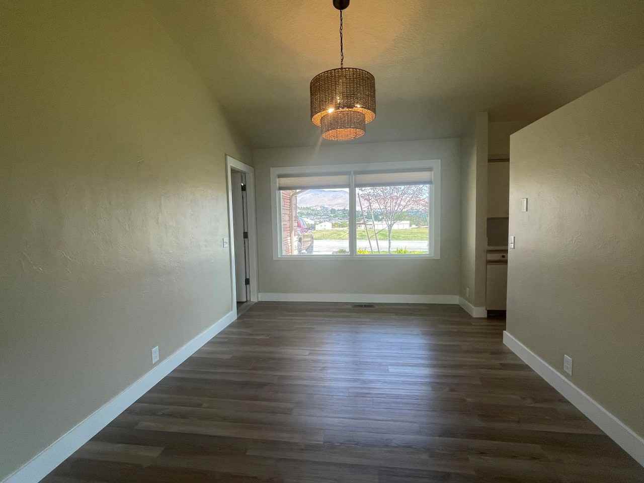 1901 Springwater Ave - Photo 3 of 15