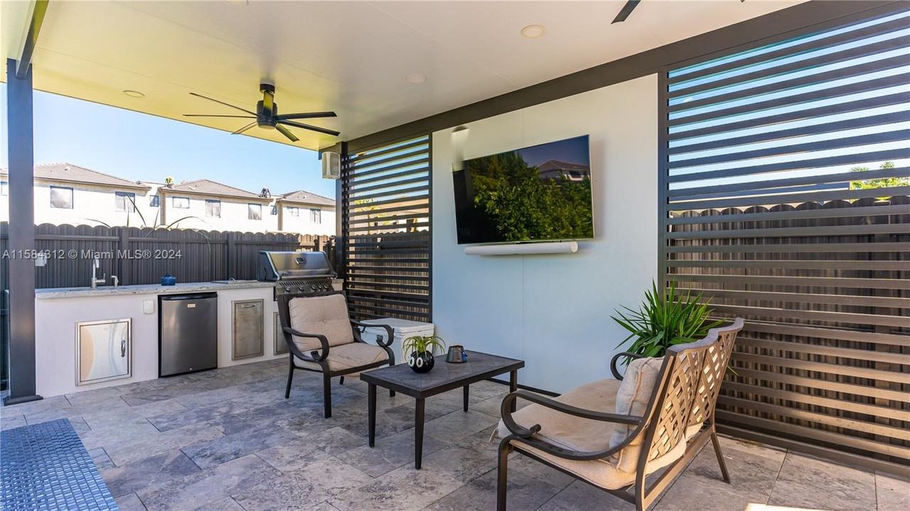 15817 Sw 138th Ter - Photo 3 of 12