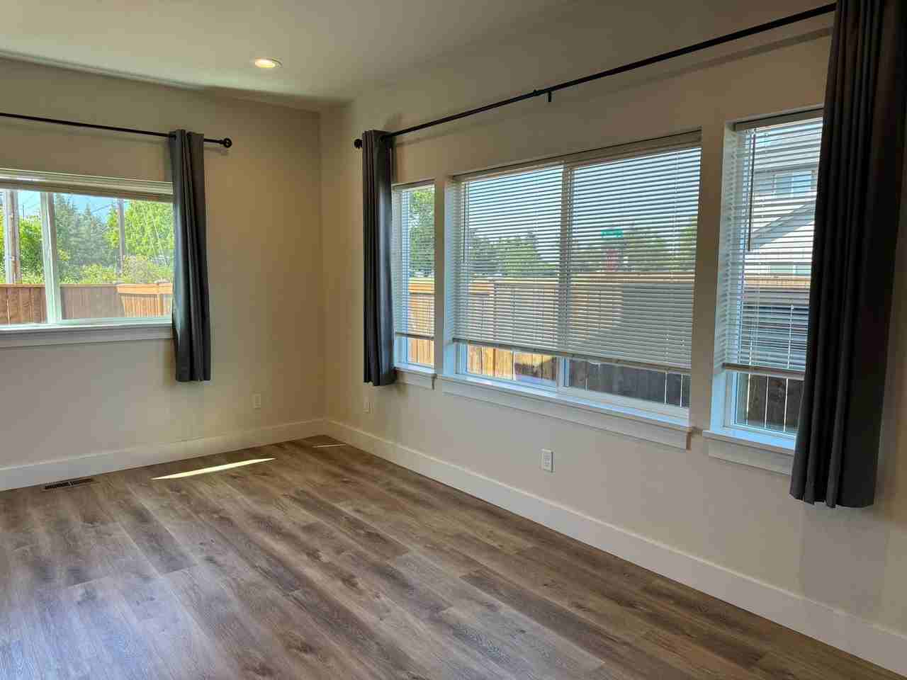 2521 Justine Ln - Photo 4 of 30