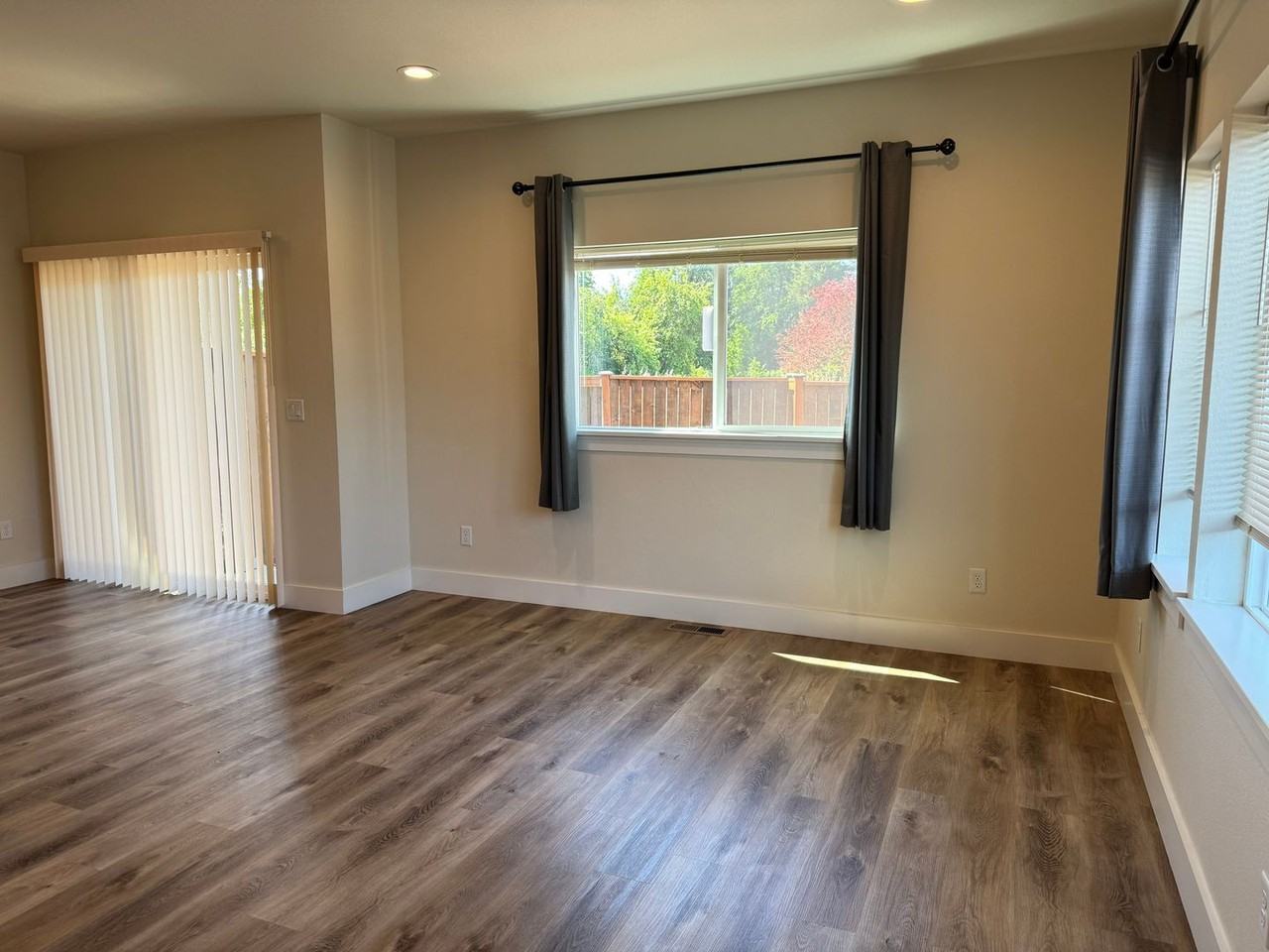 2521 Justine Ln - Photo 5 of 30