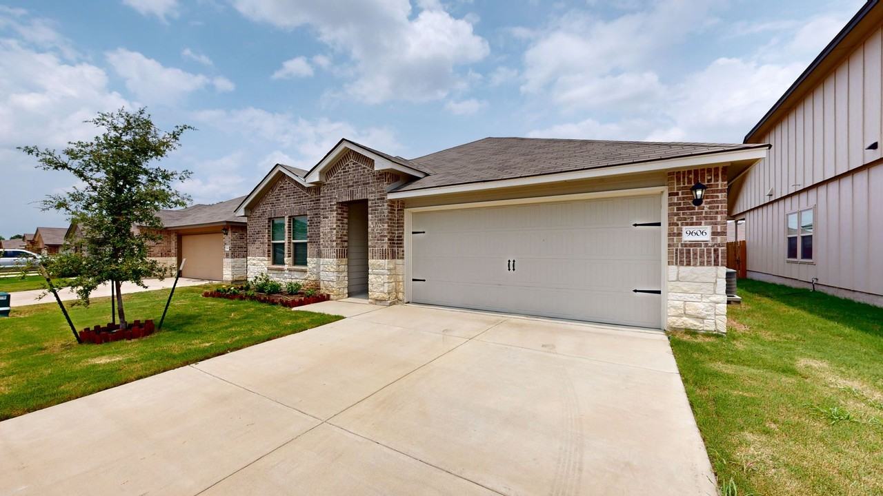 9606 Falme Ln - Photo 4 of 33