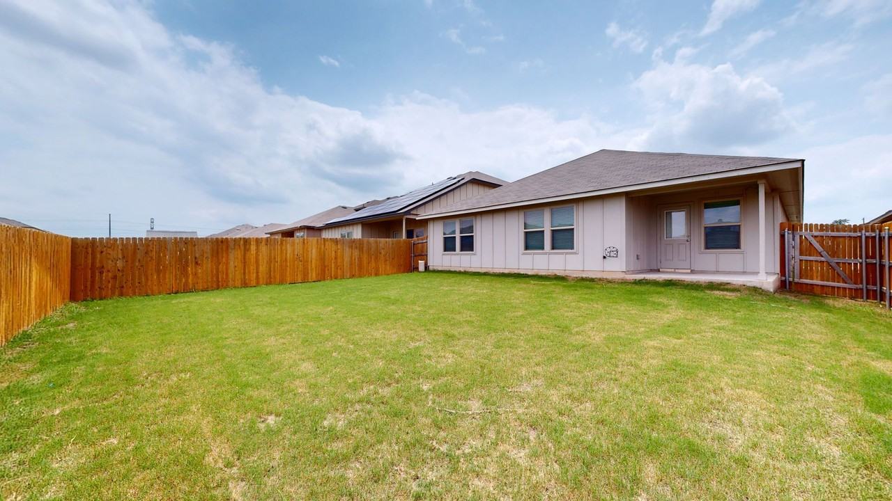 9606 Falme Ln - Photo 5 of 33