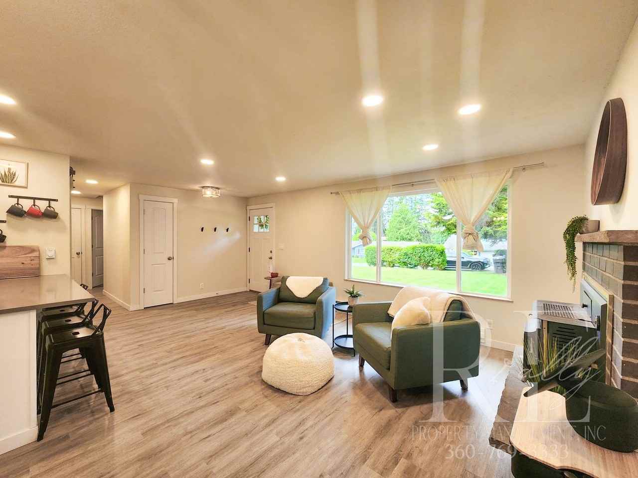 8120 Ne Seawind Ave - Photo 5 of 30