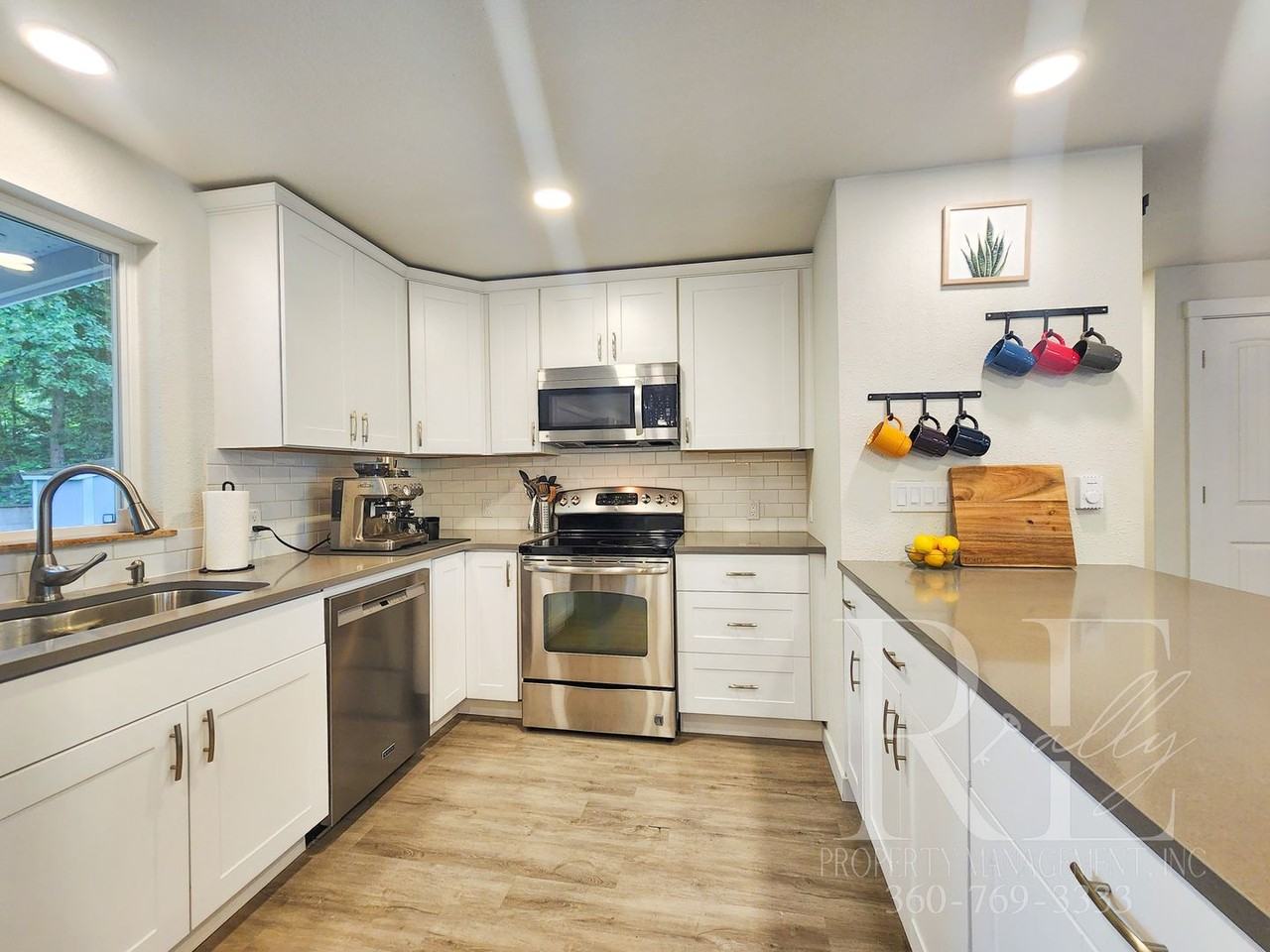 8120 Ne Seawind Ave - Photo 7 of 30