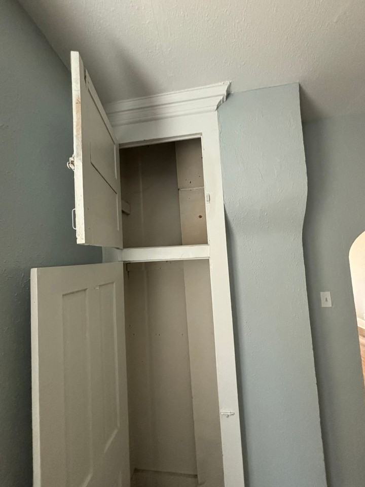 1229 E B St - Photo 4 of 24