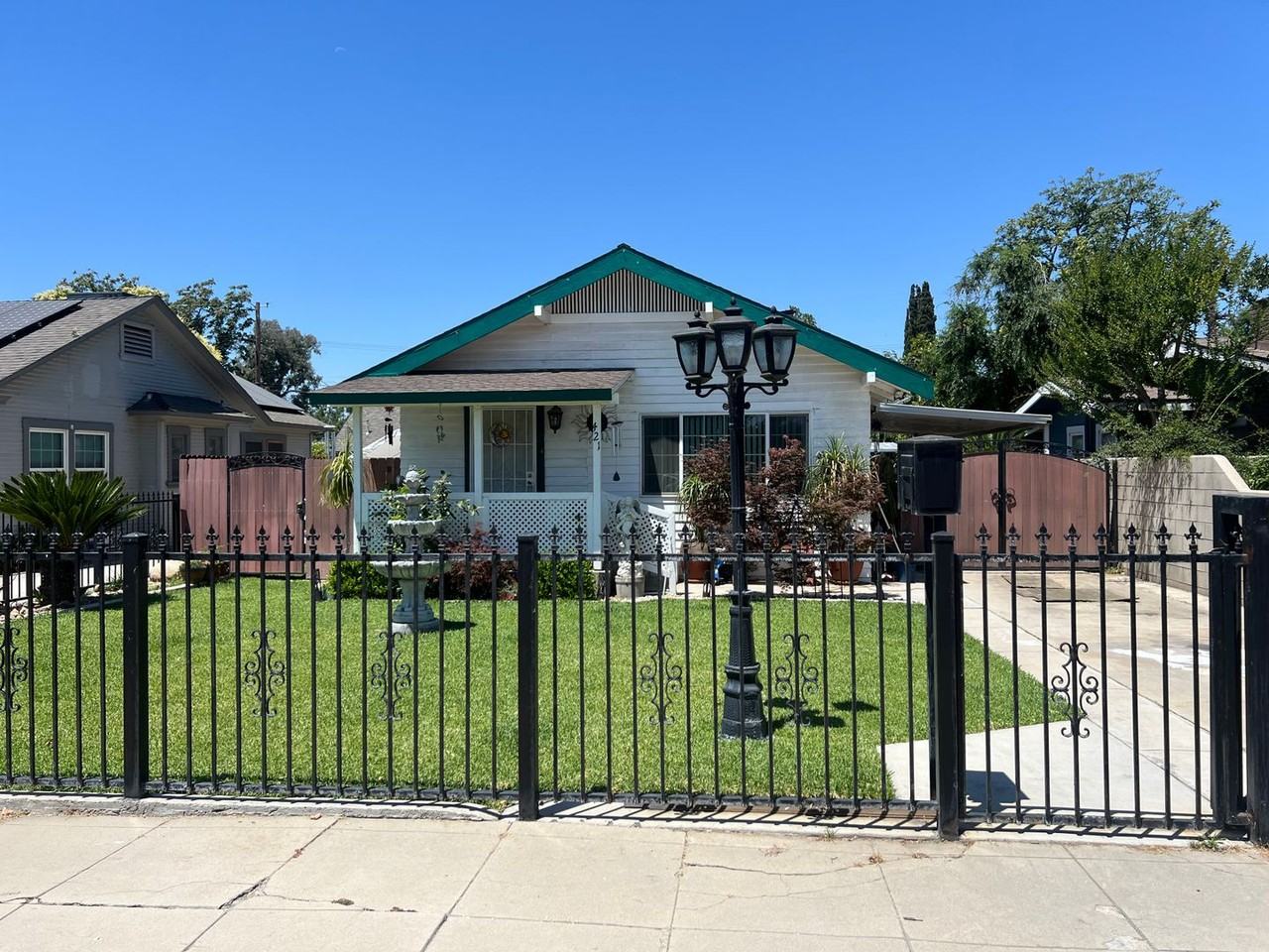 421 B St - Photo 2 of 17