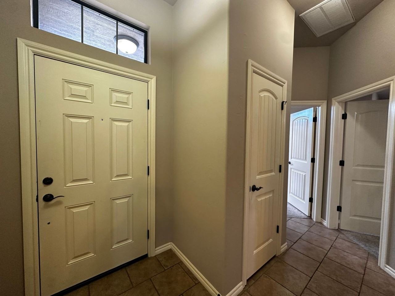1015 Nw 29th St - Photo 3 of 40