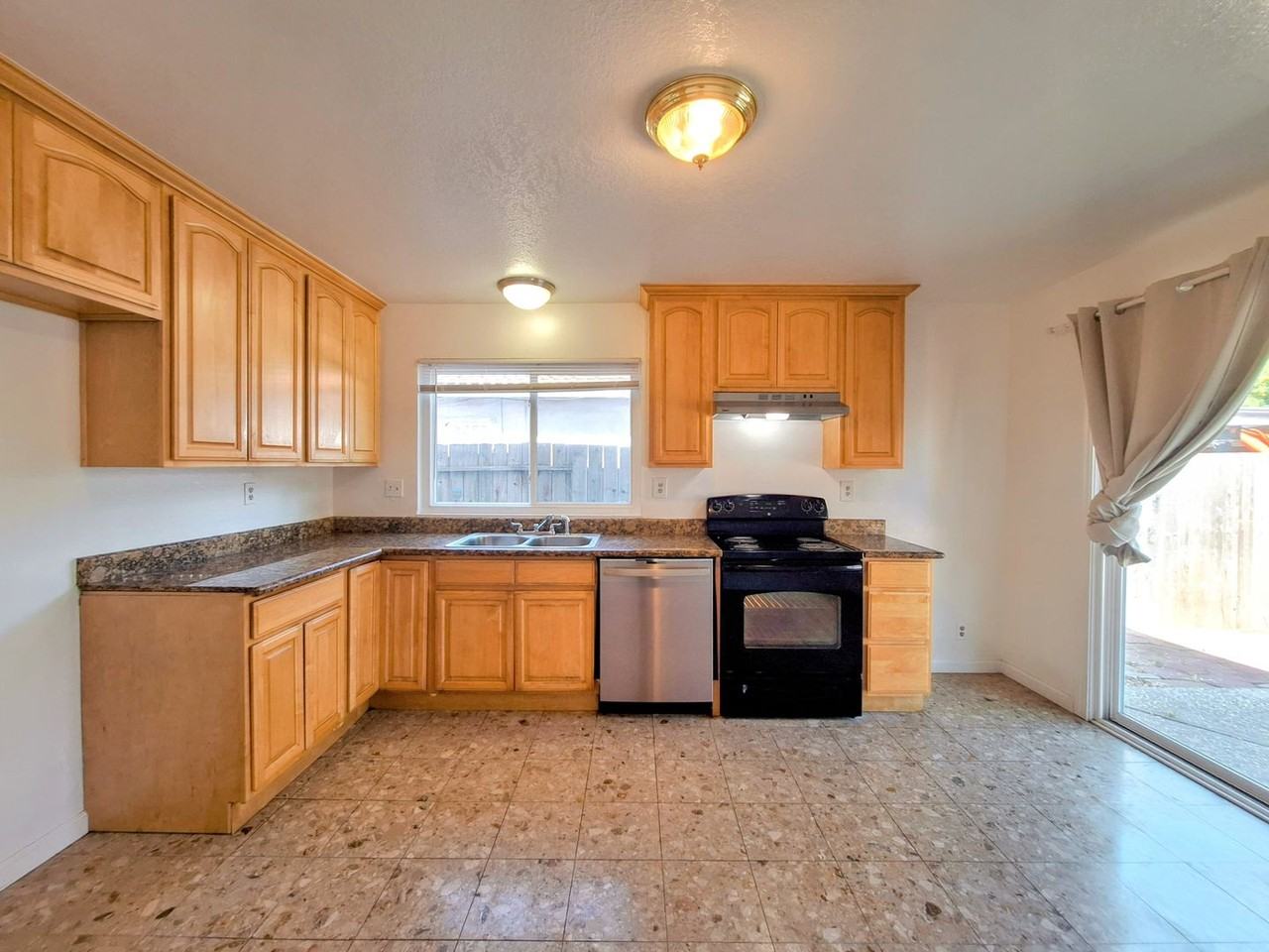 1157 Creston Ln - Photo 2 of 37