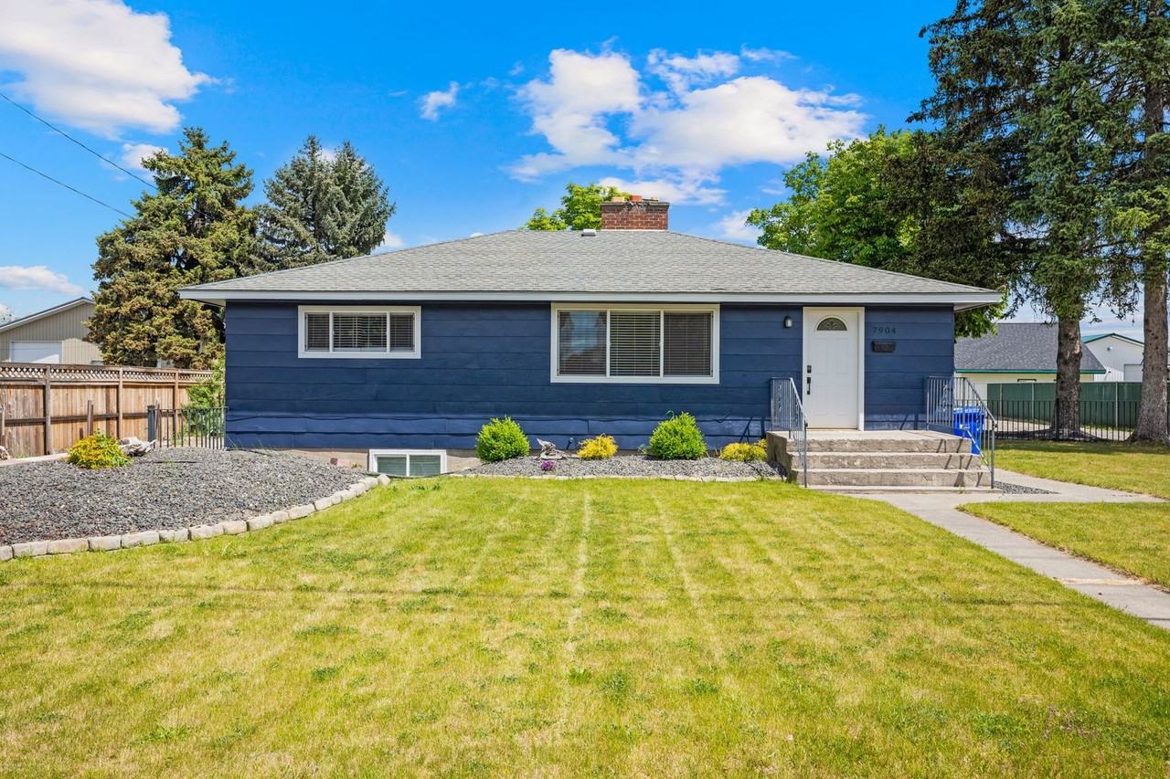 7904 N Crestline St - Photo 4 of 50