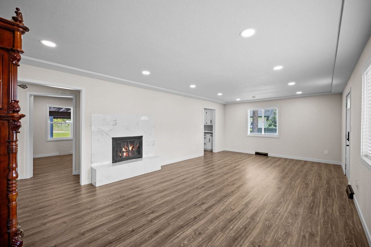7904 N Crestline St - Photo 6 of 50