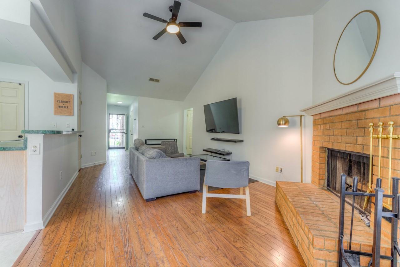 895 Timber Grove Dr - Photo 3 of 15