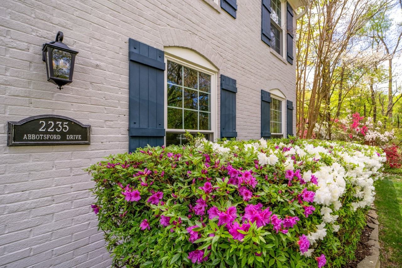 2235 Abbotsford Dr - Photo 4 of 50