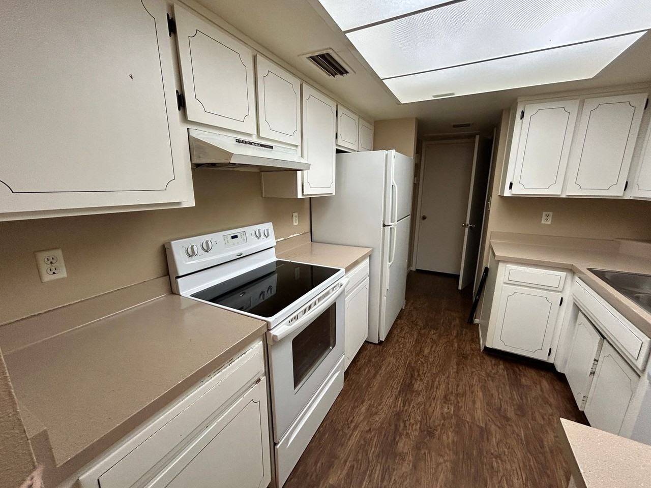 5258 S Monaco Dr - Photo 3 of 15