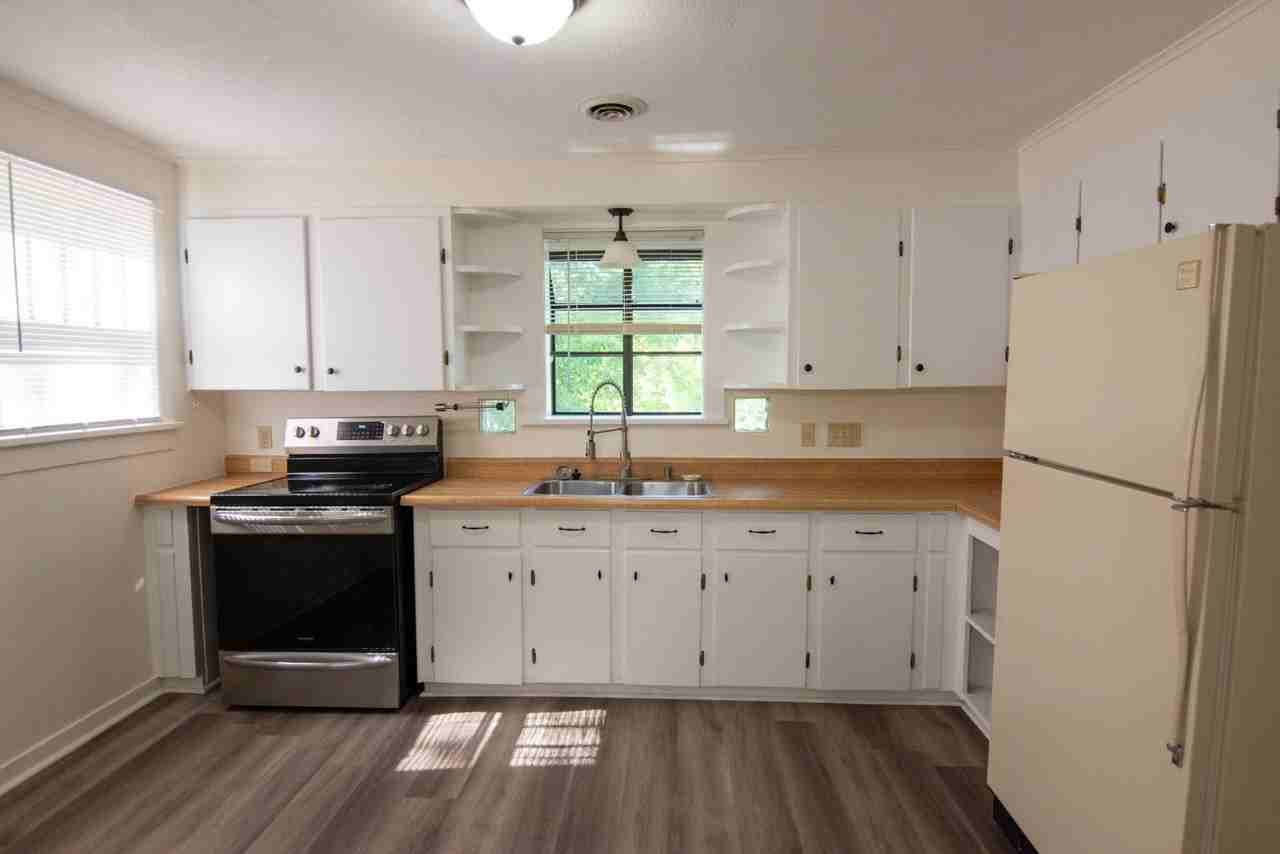 914 W 4th St - Photo 3 of 21