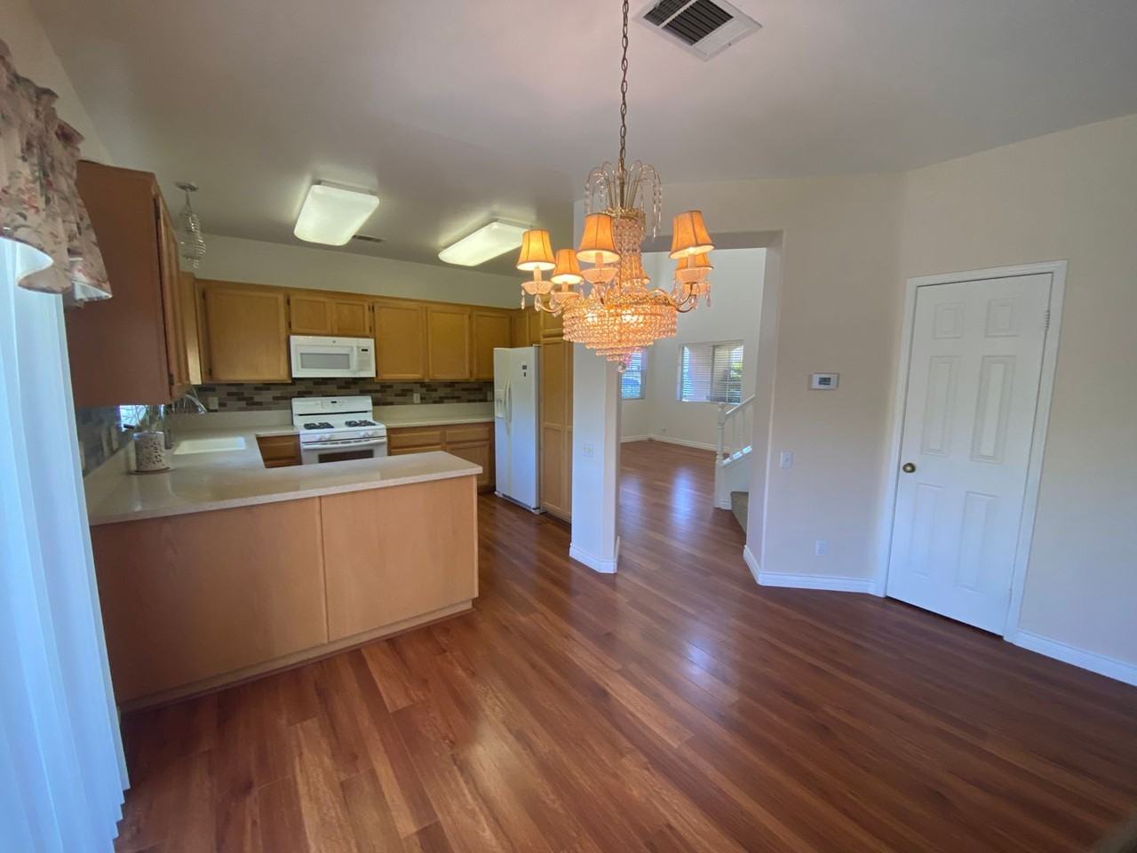 1916 Sienna Ln - Photo 4 of 17