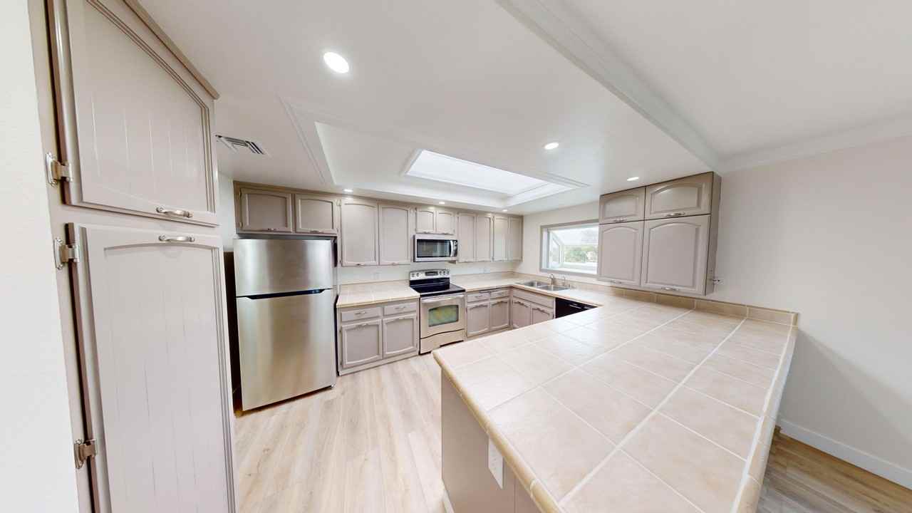 325 E Ave - Photo 4 of 17