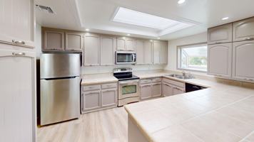 featured image of 325 E Ave
