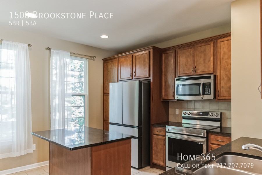 1508 Brookstone Pl - Photo 3 of 18