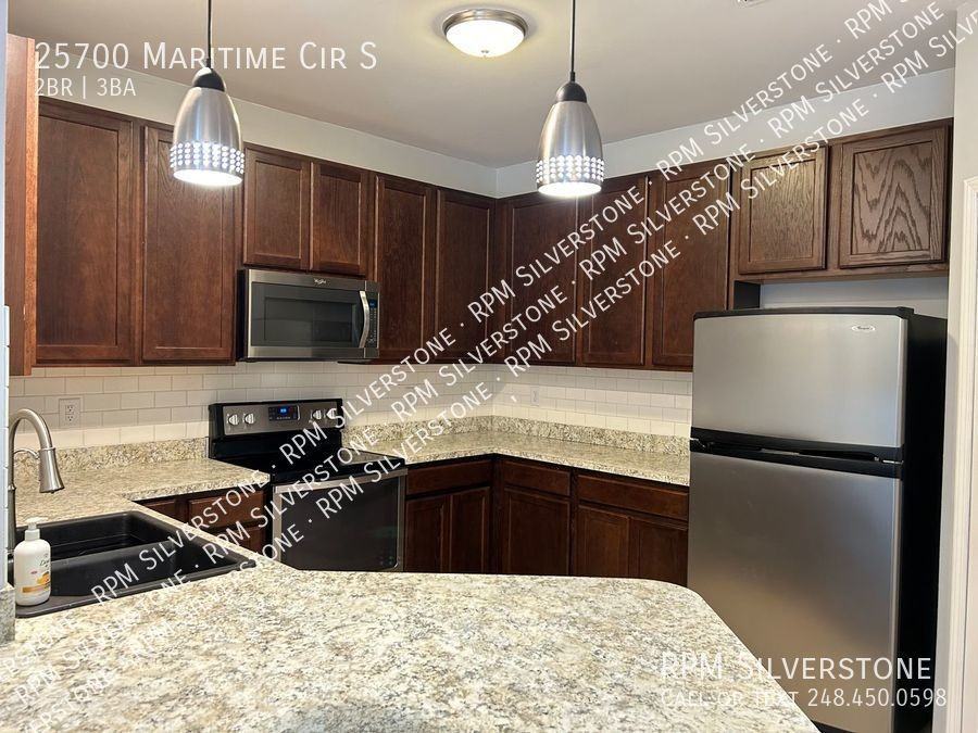 25700 Maritime Cir S - Photo 2 of 16