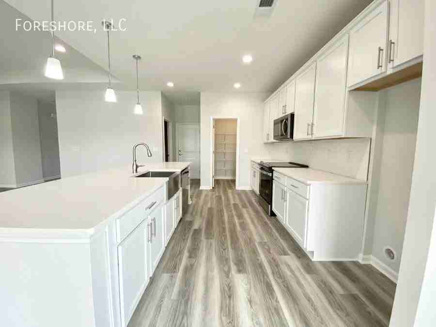 125 Sergeant Jasper Cir - Photo 2 of 16