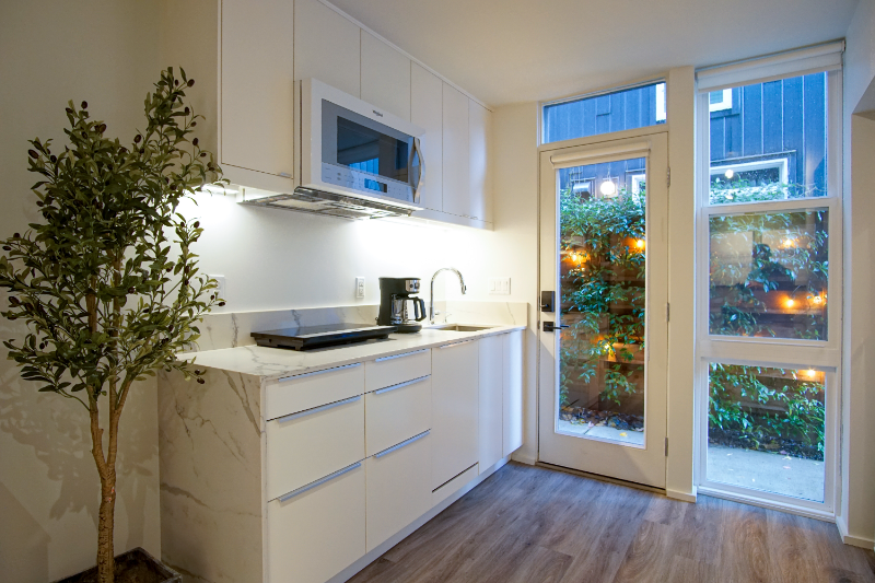 3937 Ne Mallory Ave #C - Photo 4 of 19