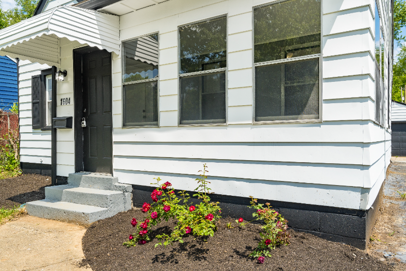 1604 Vendome Dr S - Photo 2 of 20