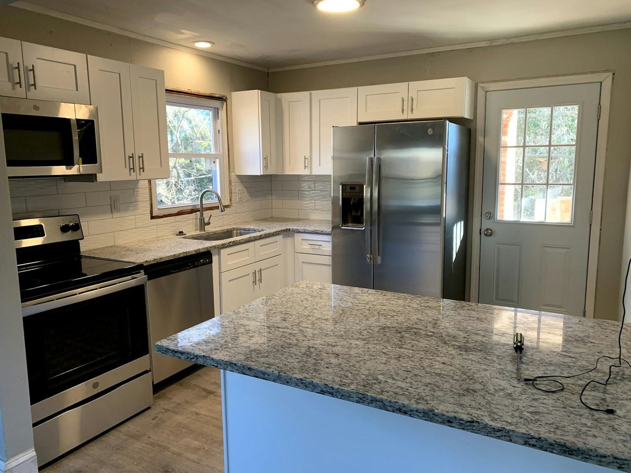 3401 Meredith Avenue, Unit 3403 - Photo 4 of 17