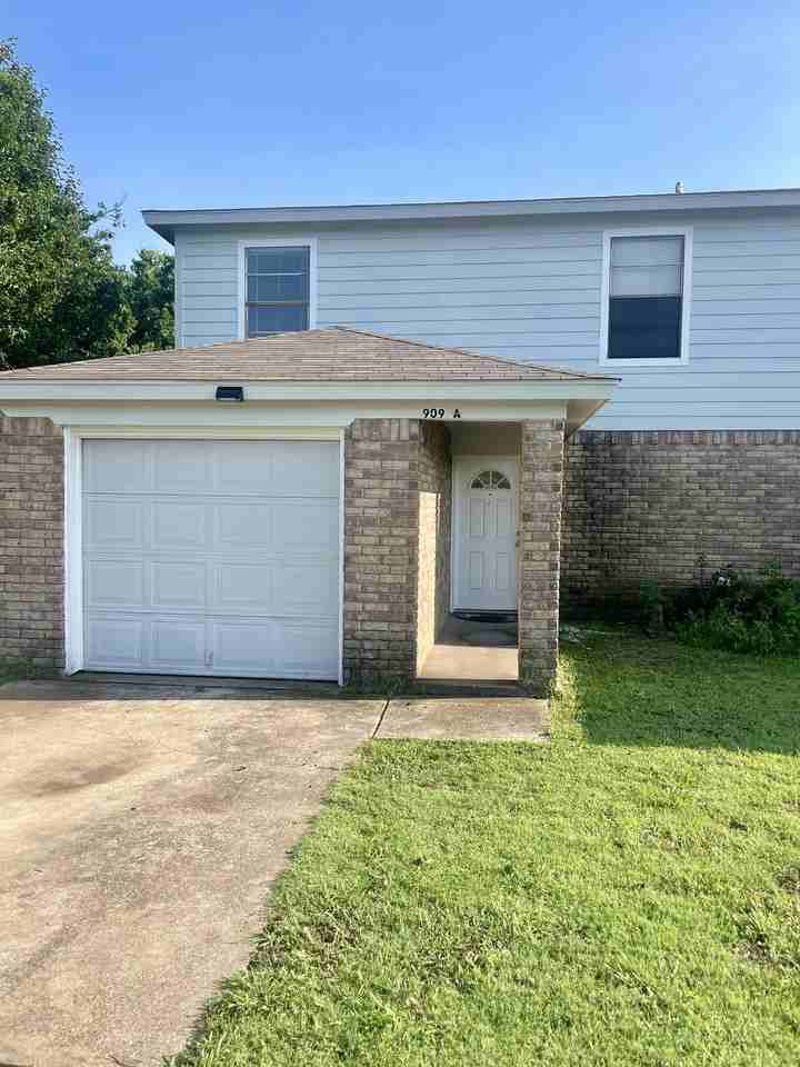 909 Northwest Summercrest Boulevard #1 - Photo 2 of 20