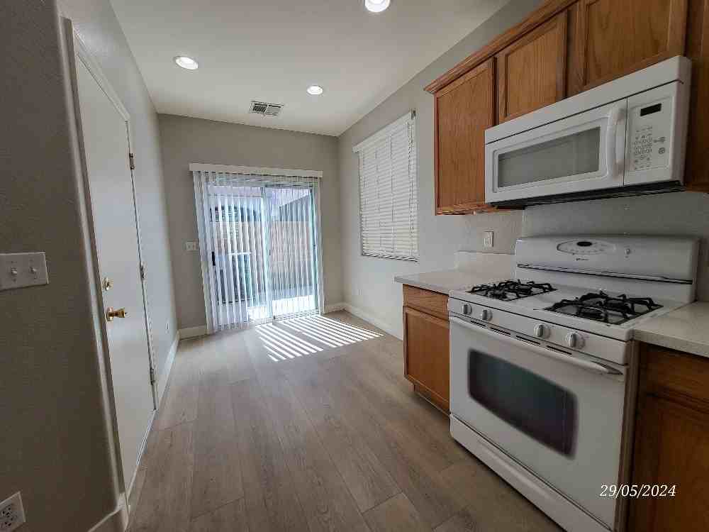 4095 Sparrow Rock St #1 - Photo 4 of 18