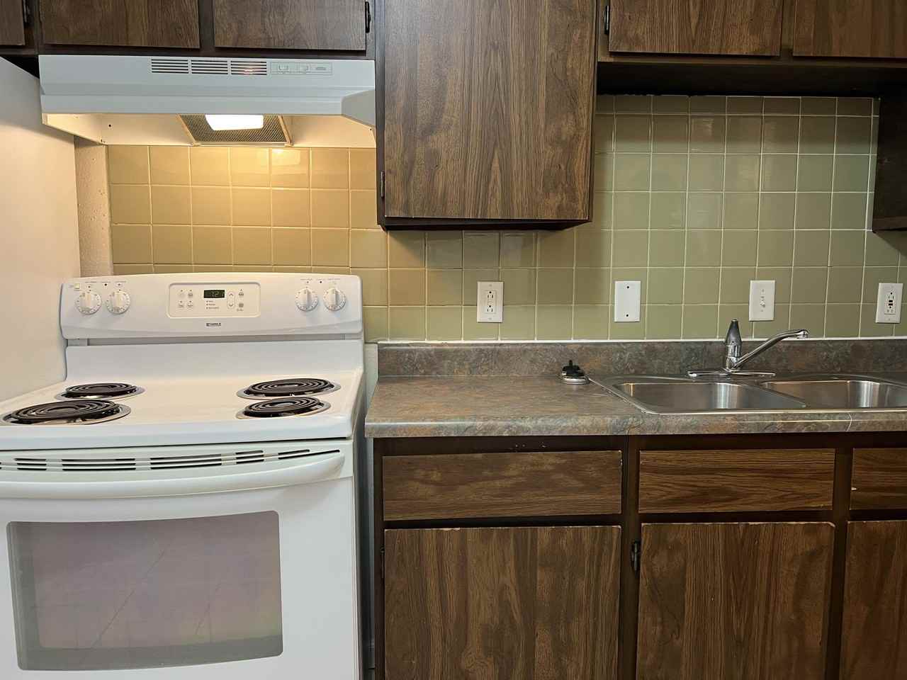 2204 N Campus Dr #3 - Photo 6 of 12