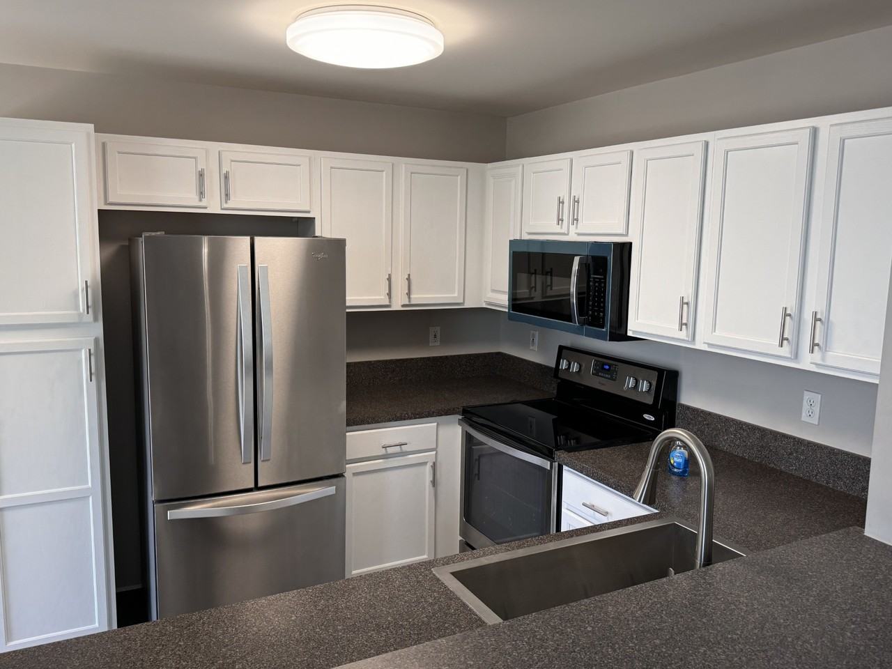 11200 Farmingdale Ln - Photo 3 of 9