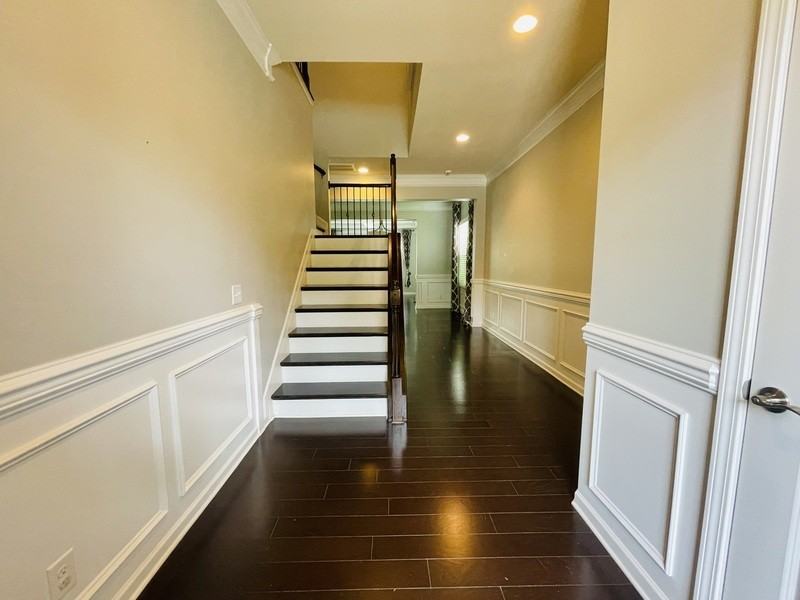 503 Dixter Ln - Photo 2 of 32