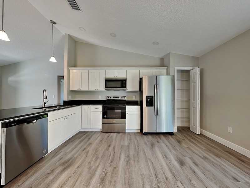 944 West Rum Place - Photo 4 of 20