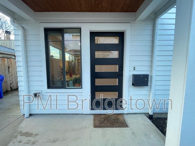 6517 Se Woodstock Blvd #B - Photo 3 of 18