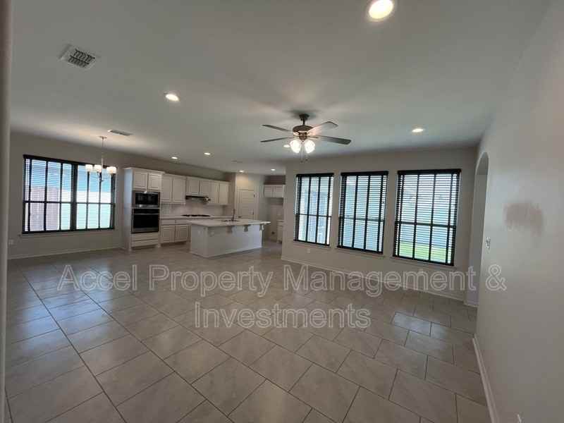 3302 Oriole Dr - Photo 2 of 20