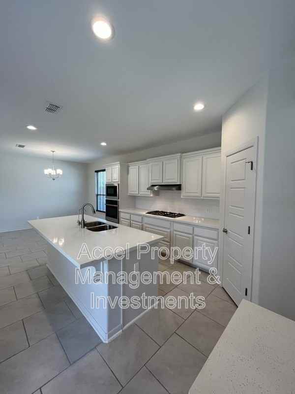 3302 Oriole Dr - Photo 6 of 20