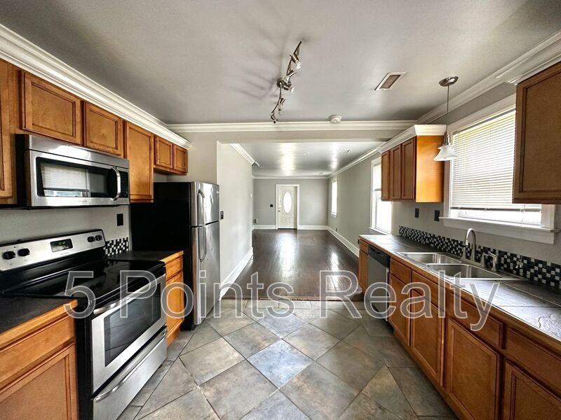 1310 Jones Ave - Photo 2 of 15