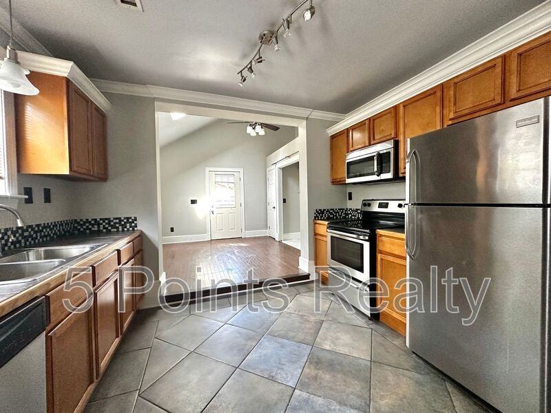 1310 Jones Ave - Photo 3 of 15
