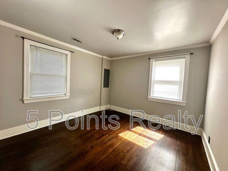 1310 Jones Ave - Photo 5 of 15