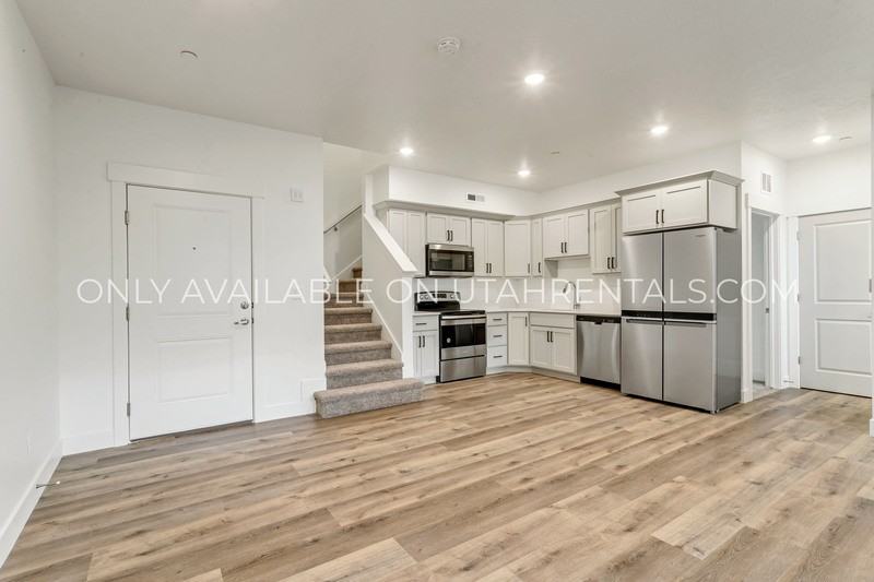 768 Sw #202 - Photo 4 of 27