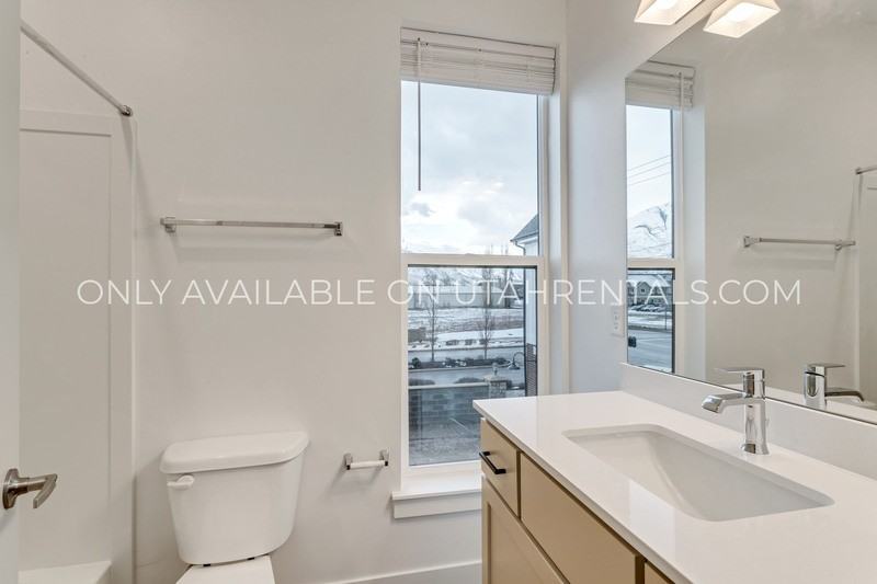 768 Sw #202 - Photo 5 of 27