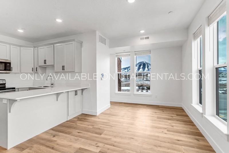 768 Sw #209 - Photo 4 of 24