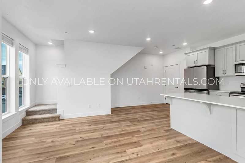 768 Sw #209 - Photo 5 of 24