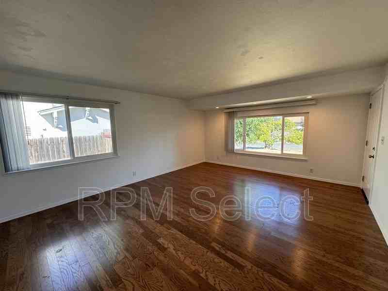 5349 Diablo Dr - Photo 2 of 18