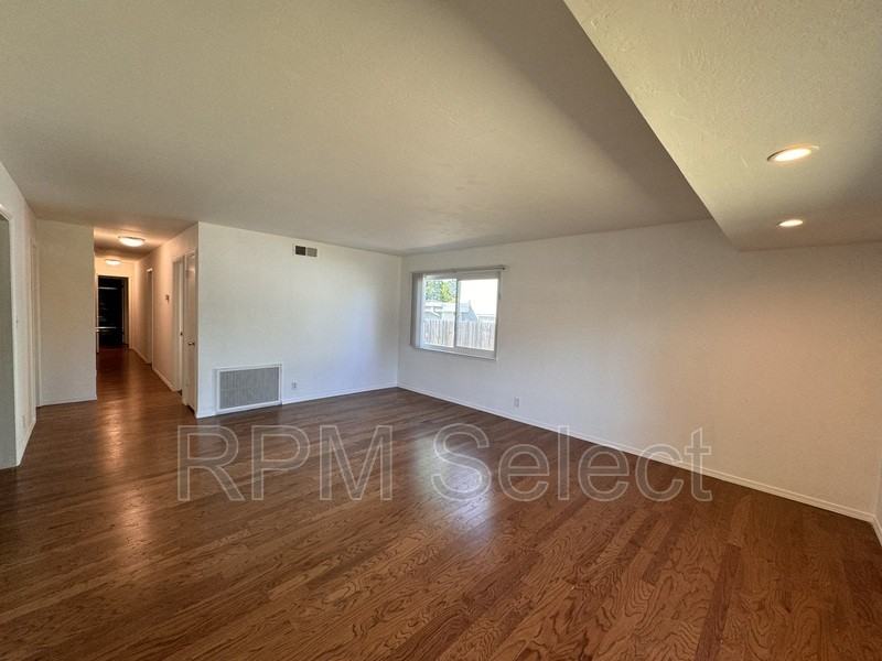 5349 Diablo Dr - Photo 3 of 18