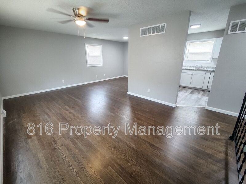 7941 Ne San Rafael Dr - Photo 3 of 27