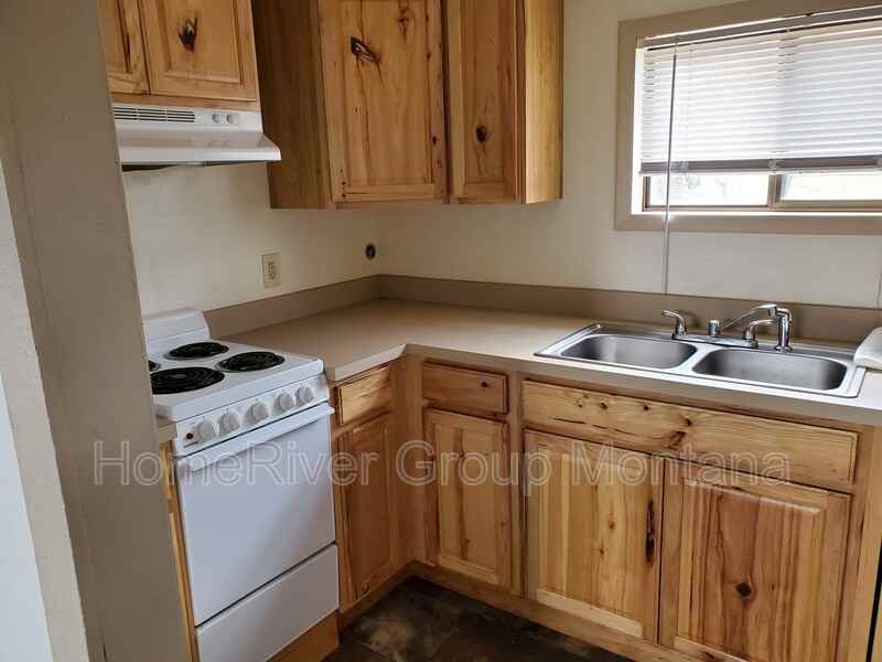 212 1/2 S 5th St E - Photo 3 of 7