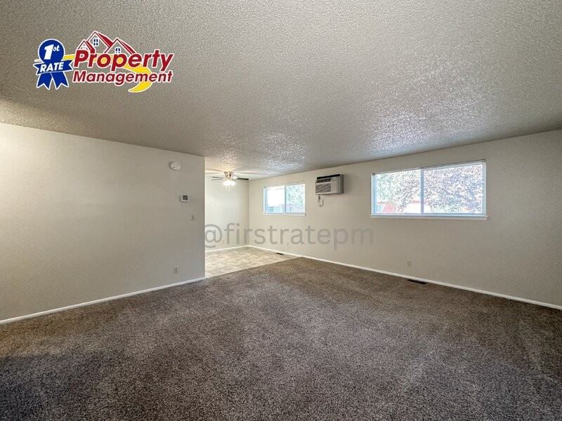 739 W Belmont St - Photo 3 of 25
