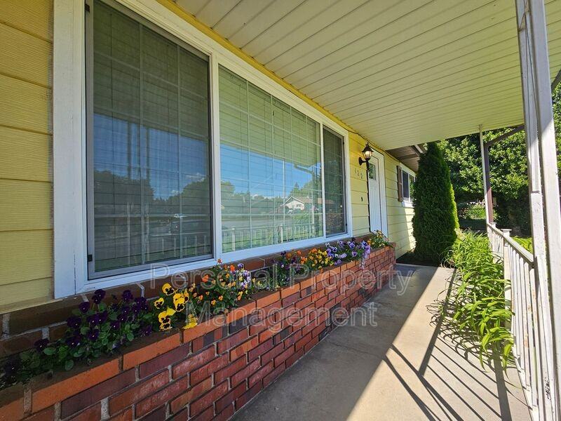 122 Nw 94th St - Photo 2 of 15