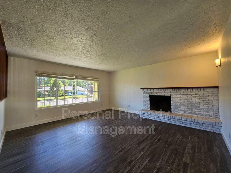 122 Nw 94th St - Photo 3 of 15